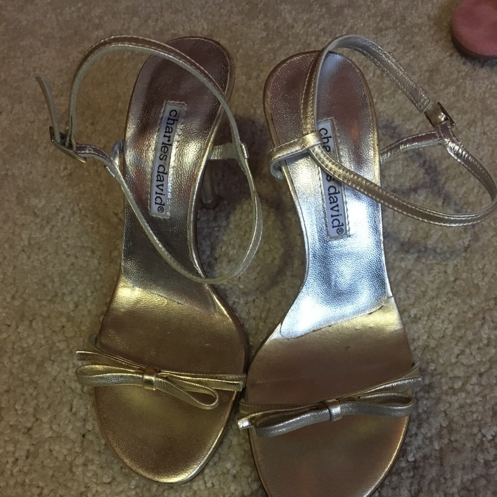 Worn once Charles David strappy gold bow shoes 6B